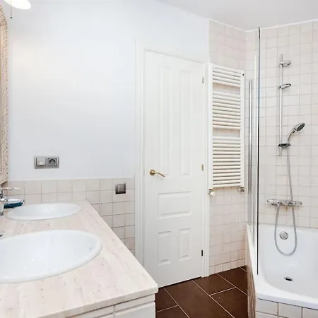 Apartment 2 Bedroom By Sagrada Familia *